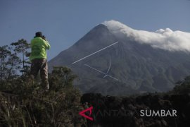 Bandara Adi Soemarmo ditutup akibat letusan merapi