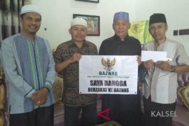 Plt Bupati HST bayar zakat