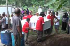 Isak Tangis Warnai Pemakaman Siswi Bunuh Diri di Blitar