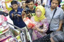 Petugas  Temukan Kaleng Penyok saat Sidak (Video)