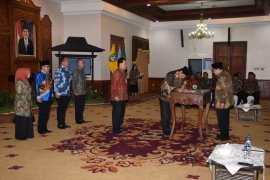 Gubernur Jatim Ingatkan untuk Menghindari Politisasi Birokrasi