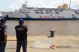 Arus penumpang di terminal KM-6 Banjarmasin masih normal