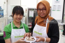 Dosen Ubaya Olah Kulit Pisang Jadi Es Krim Kaya Serat