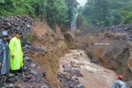 Tim PVMBG Cek Sungai Badeng Pascabanjir Bandang