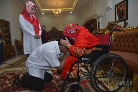 Cawagub Anton Charliyan sungkem ibunda