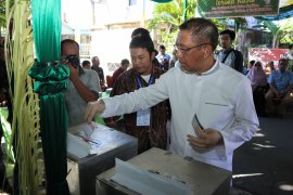 Cagub Sutarmidji Coblos Pilgub Kalbar