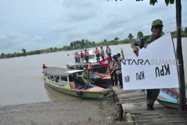 Distribusi Logistik Pilkada Serentak ke TPS Perairan Palembang Page 4 Small