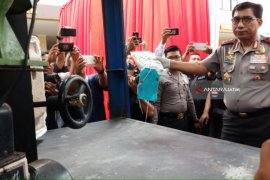 Polda Jatim Musnahkan Barang Bukti Narkotika-Miras Hasil Dua Operasi