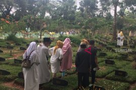 Keluarga Habibie hibahkan tanah untuk TPU