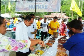SANTUN makan patita bersama masyarakat kota Ambon
