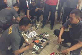 Petugas Lapas temukan handphone dan sajam buatan