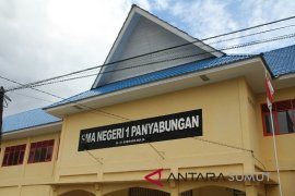 Antusias pendaftar di SMA 1 tinggi