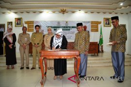 Pimpinan Sekdakab Batola bayar zakat