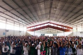 Ribuan "TS" Paslon Isnandar - Ali Pada di kukuhkan