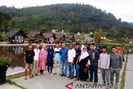 Aek Sabaon Tapsel sedot ribuan wisatawan lokal