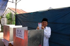 Plt Gubernur Jambi "nyoblos" di TPS 8