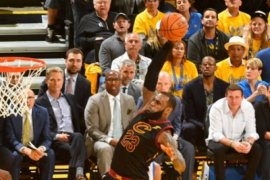 LeBron James borong 51 poin, tapi Cavaliers dibekuk Warriors di gim pertama