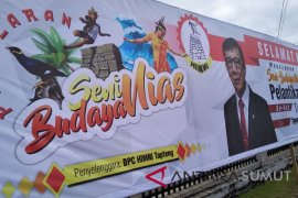 Tari Moyo ditampilkan pada acara HIMNI yang dihadiri Yasona Laoly