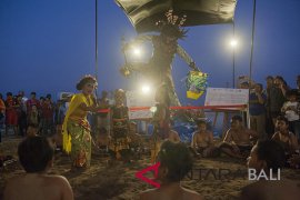 Kesenian untuk melawan sampah plastik