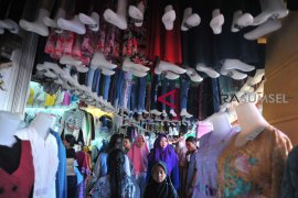 Penjualan baju muslim di Palembang meningkat Page 4 Small