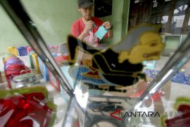 Permintaan kerajinan kaleng hias meningkat