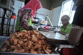 Produsen Kue Kering Tingkatkan produksi Page 2 Small