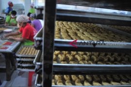 Produsen Kue Kering Tingkatkan produksi Page 4 Small