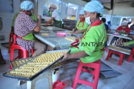 Produsen Kue Kering Tingkatkan produksi Page 6 Small