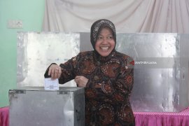 Pilkada Jatim, Gus Ipul-Puti Unggul di TPS Risma