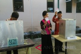 Cawawako Sarjulianto mencoblos di TPS 1 Kejaksaan