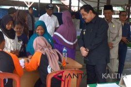 Bupati Paser lakukan peninjauan ke sejumlah TPS