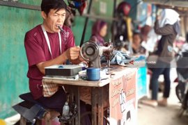 Tren Jasa Permak Pakaian Jelang Lebaran