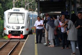 Uji Coba Kereta Bandara Di Stasiun Bakasi