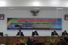 DPRD Tanah Datar minta pemerintah lebih memperhatikan guru honorer