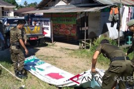 Banwaslu HSS tertibkan alat peraga kampanye  Paslon