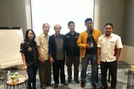 Bintang Toedjoe gelar seminar tren obat herbal
