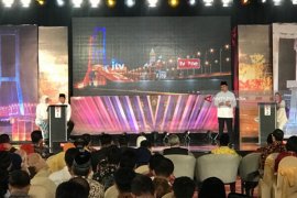 Dua Pasangan Cagub Jatim Adu Program Pelayanan Publik