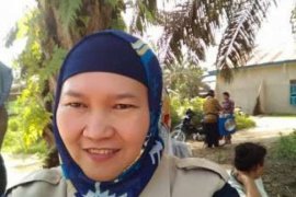 Dikawal Polisi, KPU Distribusikan Logistik Pilgubri dan Pilbup Inhil Lewat Darat dan Laut