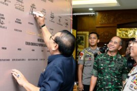 Gubernur Ingatkan Tim Jaga Suasana Usai Pilkada
