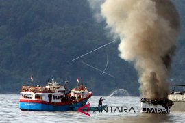 KAPAL PENANGKAP IKAN TERBAKAR Page 1 Small