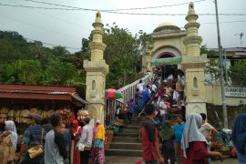 Makam Sunan Muria masih dipadati peziarah