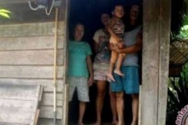 Mancing Mania Kuansing Bantu Keluarga Kurang Mampu yang Tinggal di Gubuk dekat Kantor Bupati