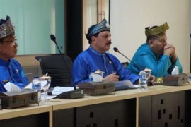 Menurut Bupati, Ini Faktor Eksternal Penghambat Ekspor Kelapa Inhil