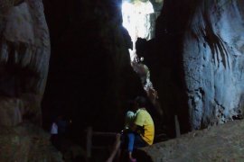 Keseruan menelusur Gua Ngalau Indah Payakumbuh