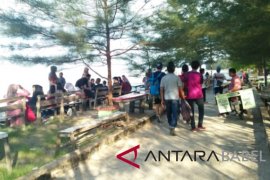 Pantai Pasir Padi ramai dikunjungi wisatawan