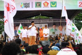 Prabowo bakar semangat pendukung pasangan Agus-TBL  di Makassar