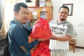 PWI Kalteng bagikan 130 paket Lebaran kepada anggotanya