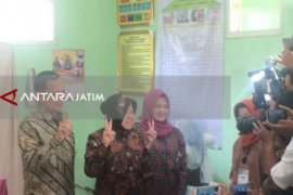Risma Pantau Sejumlah TPS Yang Direlokasi di Surabaya
