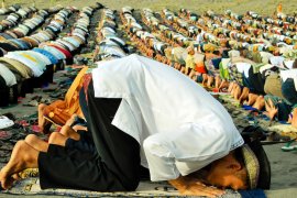 Tata cara sholat 5 waktu & jumlah rakaatnya lengkap