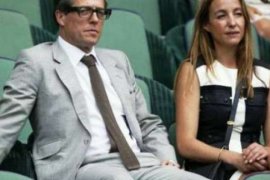 Terungkap, Ternyata ini Alasannya Huge Grant Akhirnya Mau Menikah